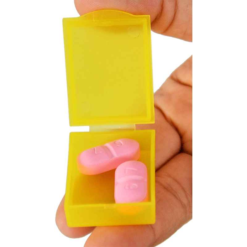 Petite boîte de rangement de pilules en plastique portable avec cutter 